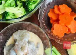 Illustration of how to stir-fry shrimps with broccoli 8