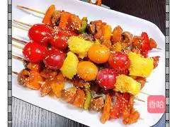 Illustration of how to make skewers of chicken, fruits and vegetables 18