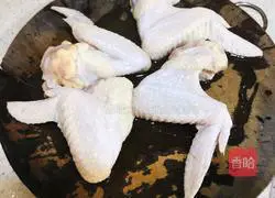 Illustration of how to make braised chicken wings with fungus 3