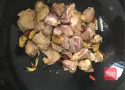 Illustration of how to cook potato and beef stew 4