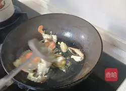 Brothers are good (hairy crabs and small cockroaches) illustration 4