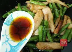 Illustration of how to stir-fry pork neck with green beans 8