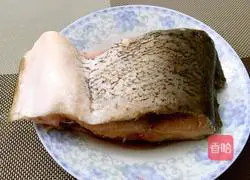 Illustration of how to make spicy fish cubes 1