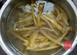 Illustration of how to make spicy mustard stir-fried shredded pork 3