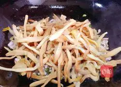 Stir-fried pork with daylily Illustration of how to make silk 7