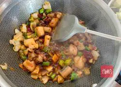 Illustration of how to cook the roasted pork with eggplant on the table 6