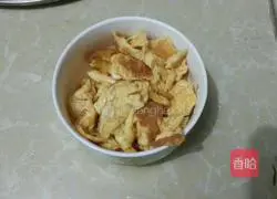 Illustration of how to make scrambled eggs with lettuce 7