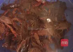 Illustration of how to make spicy crayfish 1