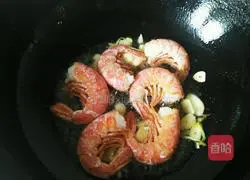 Illustration of how to make prawns in tomato sauce 3