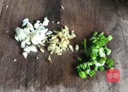 Illustration of how to make fried shredded pork with wild rice 5