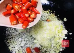 Illustration of braised crayfish in oil 6