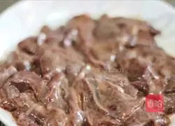 Illustration of how to stir-fry pork liver with onions 3