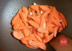 Illustration of how to make carrots and fried meat 5