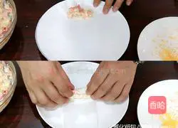 Illustration of how to make spicy seafood rolls 5