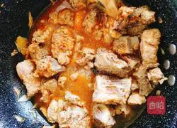 Illustration of how to cook lotus root with pork ribs 4