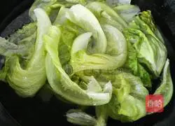 Illustration of how to make minced meat and lettuce 4