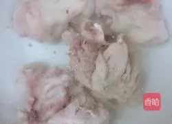 Illustration of how to make boneless chicken thighs with scallion oil 6