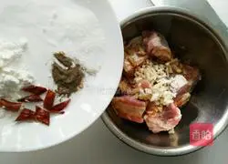 Illustration of how to make garlic steamed pork ribs 3