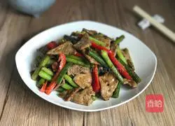 Illustration of how to stir-fry pork liver with garlic moss 14