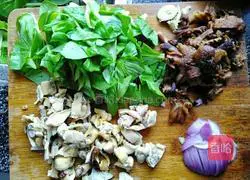 Illustration of how to make fried Xinghua rice noodles 3