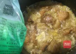 Illustration of how to make sauerkraut stewed pork belly 7