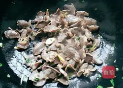 Illustration of how to cook duck gizzards with double peppers 8