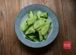 Illustration of how to make cucumber and fried meat 2