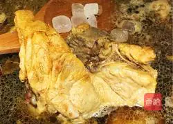 Illustration of how to stew straw mushrooms and bone bones 5