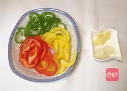 Illustration of how to make colorful pepper squid rings 2