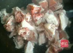 Illustration of how to make duck legs stewed with potatoes and carrots 3