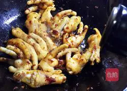 Illustration of how to make spicy chicken feet 7