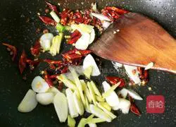 Illustration of how to make stir-fried spicy chicken 13