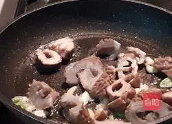 Stir-fried fat sausage with green garlic Illustration of how to do it 4