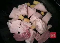 Illustration of braised pig trotters with soybeans 1