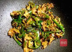 Illustration of how to make fried pork with chili pepper 7