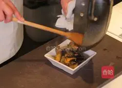 Illustration of how to make orange New Zealand beef brisket with garlic eggplant 6