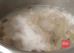 Illustration of how to make braised chicken with pink skin 9