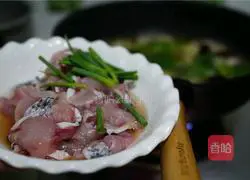 Illustration of how to make sour radish and black fish fillets 8
