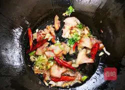 Illustration of how to stir-fry pig head meat with soybean sprouts 4