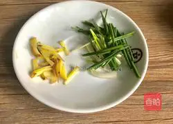 Illustration of how to make chrysanthemum fish 5