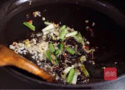 Illustration of how to make steamed pork ribs with black bean sauce 4