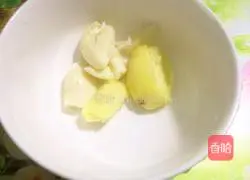 Illustration of how to make pig trotters stewed with peanuts 5