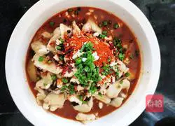 Illustration of how to make spicy boiled fish 6