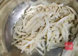 Illustration of home-cooked shredded pork with Beijing sauce 2