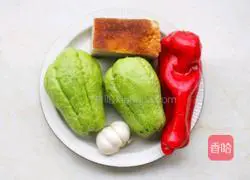 Illustration of how to make fried bacon with chayote 1