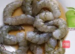 Illustration of how to make fried peas and shrimps 2