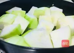 Illustration of how to make fresh shrimps and braised zucchini 10