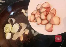 Illustration of how to stir-fry pickled meat with spring bamboo shoots 8