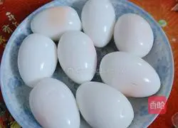 Illustration of how to make hillbilly braised eggs 2