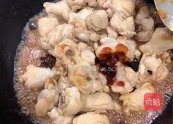 Illustration of how to make curry chicken rice 3